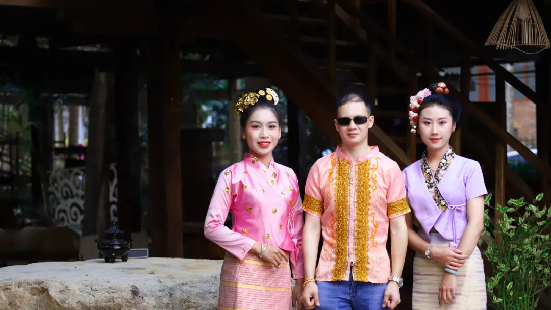 新歌推荐《祝福欢畅的傣新年》